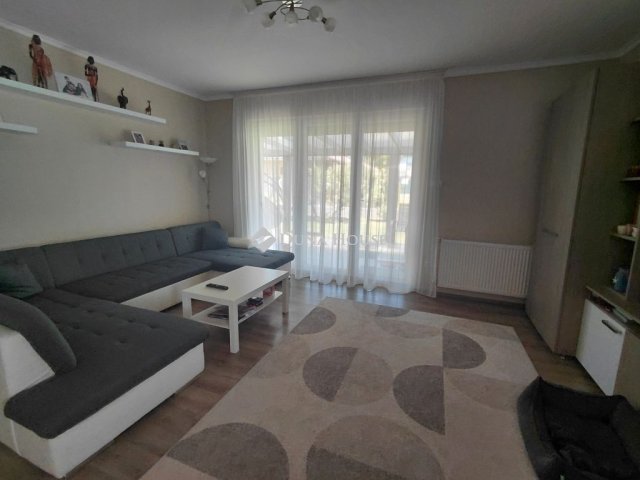 Eladó ikerház, Nagytarcsán 184.9 M Ft, 4 szobás