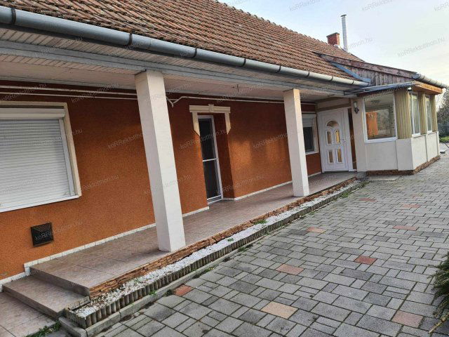 Eladó családi ház, Jászberényben 29.9 M Ft, 3 szobás