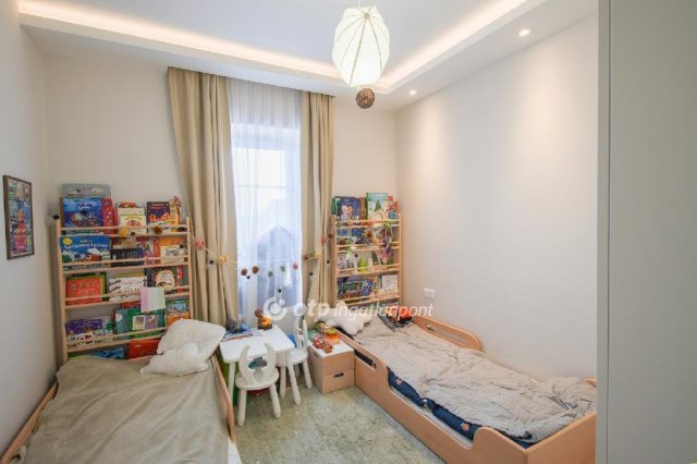 Eladó téglalakás, Balatonkenesén 125 M Ft, 3 szobás