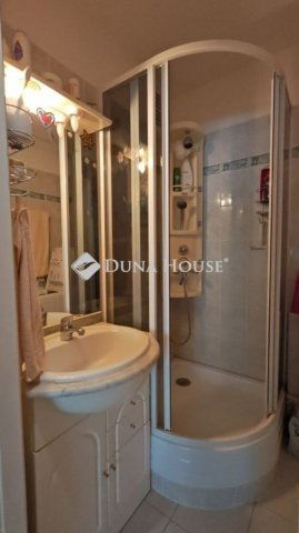 Eladó panellakás, Kecskeméten 44.9 M Ft, 3 szobás