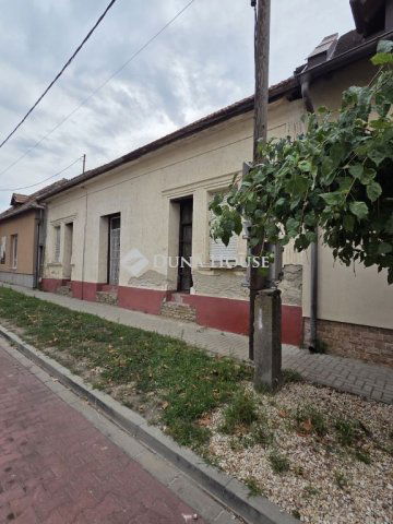 Eladó családi ház, Szolnokon, Batthyány utcában 44.9 M Ft