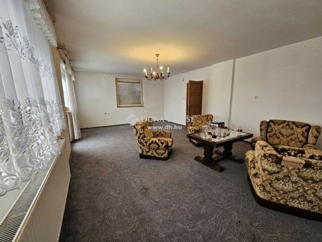 Eladó családi ház, Véménden 44.9 M Ft, 4 szobás