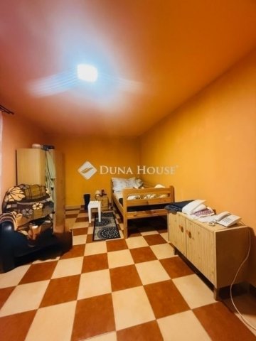 Eladó családi ház, Vecsésen 120 M Ft, 3 szobás