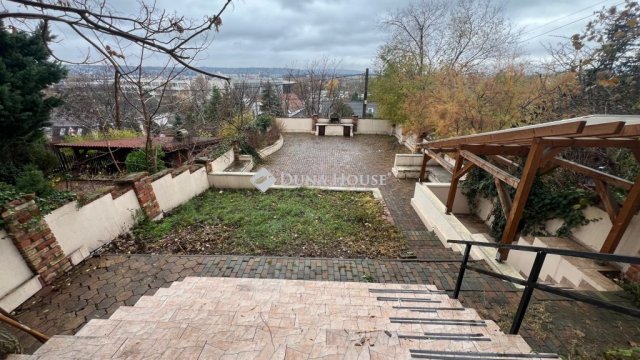 Kiadó ikerház, albérlet, Budaörsön, Fodros utcában, 9 szobás