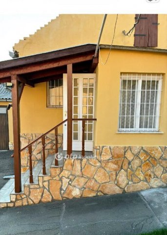 Eladó családi ház, Pécsett 79 M Ft, 2+1 szobás