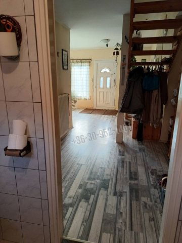 Eladó családi ház, Etyeken 89 M Ft, 4 szobás