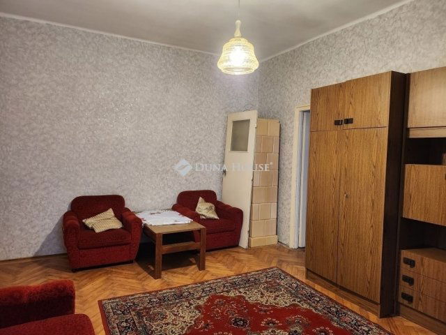 Eladó téglalakás, Várpalotán 37 M Ft, 2 szobás