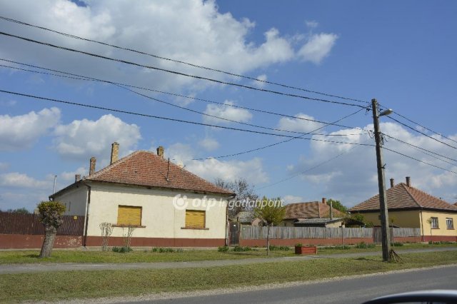 Eladó családi ház, Jászkarajenőn 25 M Ft, 3 szobás