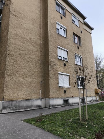 Eladó téglalakás, Pécsett, Komlói úton 34.9 M Ft, 2 szobás