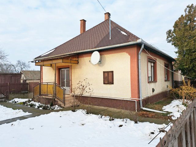 Eladó családi ház, Újfehértón 34.8 M Ft, 2 szobás