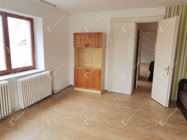 Eladó családi ház, Ácson 50 M Ft, 7 szobás
