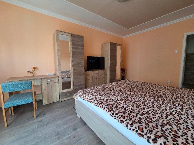 Kiadó panellakás, albérlet, Debrecenben 200 E Ft / hó