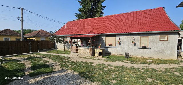 Eladó családi ház, Lajoskomáromban 29.9 M Ft, 2 szobás