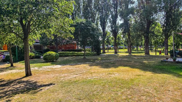 Eladó üzlethelyiség, Dunaharasztin 109.99 M Ft, 1+1 szobás