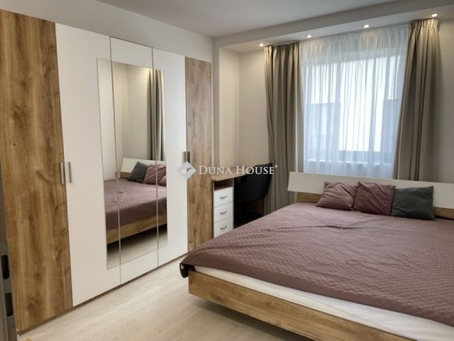 Kiadó téglalakás, albérlet, Pécsett 330 E Ft / hó, 3 szobás