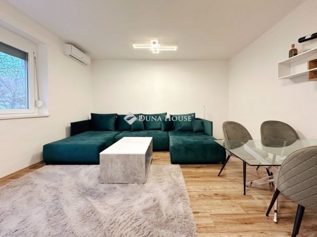 Eladó téglalakás, Pécsett 43.9 M Ft, 2 szobás