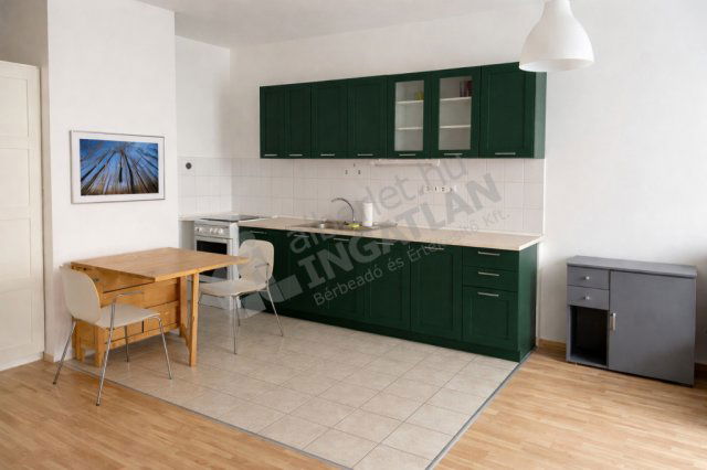 Kiadó téglalakás, albérlet, VIII. kerületben, Kőris utcában