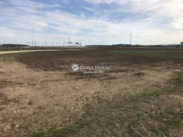 Eladó ipari ingatlan, Veszprémben 276.603 M Ft