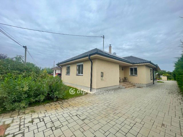 Eladó családi ház, Debrecenben 151.9 M Ft, 3 szobás