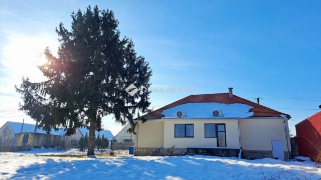 Eladó családi ház, Töttösön 55.9 M Ft, 4 szobás