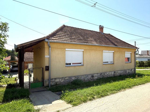 Eladó családi ház, Oroszlón 24.9 M Ft, 3 szobás