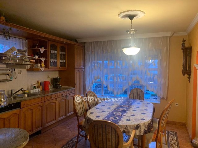 Eladó családi ház, Abonyban 85 M Ft, 4 szobás