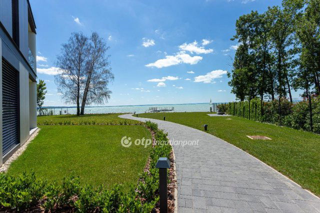 Eladó téglalakás, Balatonakarattyán 169 M Ft, 3 szobás