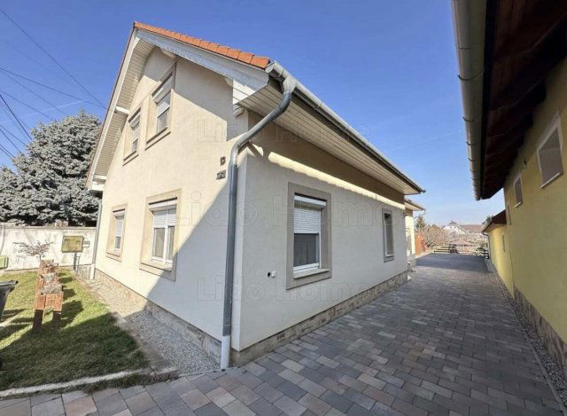 Eladó családi ház, Győrújbaráton 110 M Ft, 5 szobás