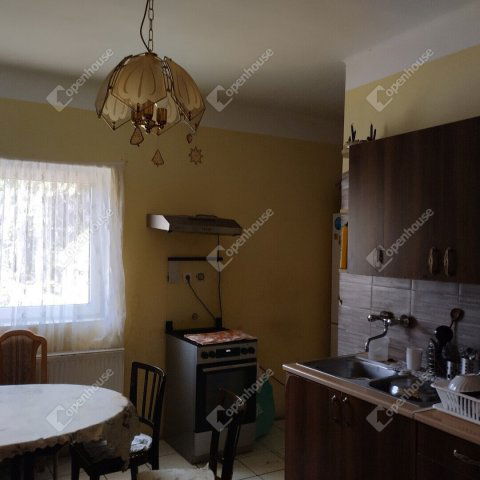 Eladó családi ház, Adorjánházán 30 M Ft, 7 szobás
