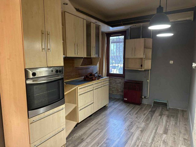 Eladó téglalakás, Pécsett 32.5 M Ft, 2 szobás