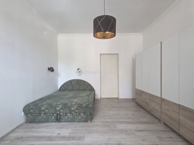 Eladó téglalakás, Szolnokon 29.99 M Ft, 1 szobás