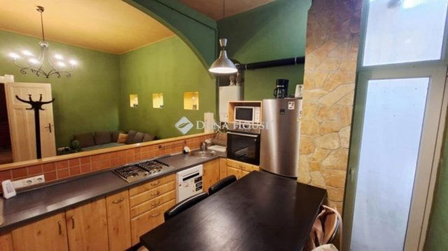 Eladó téglalakás, Budapesten, VIII. kerületben 95.5 M Ft