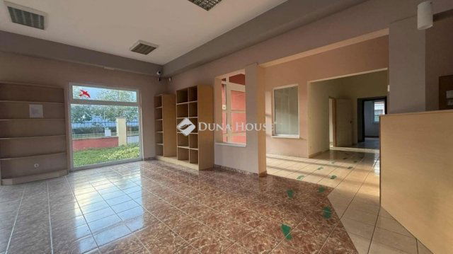 Eladó családi ház, Szombathelyen 275 M Ft, 11 szobás