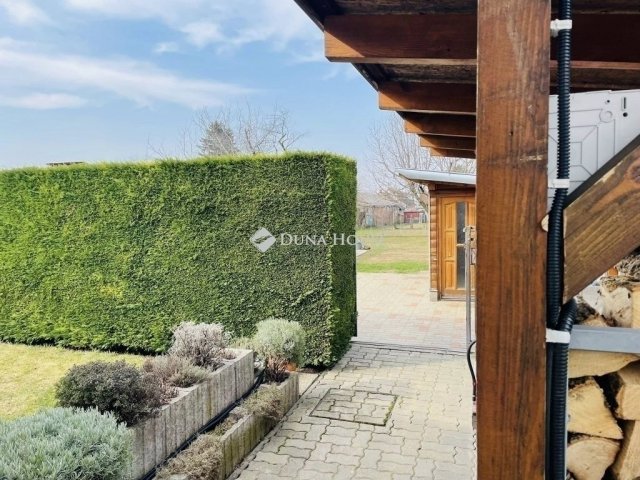 Eladó családi ház, Pécsett 174.9 M Ft, 4 szobás