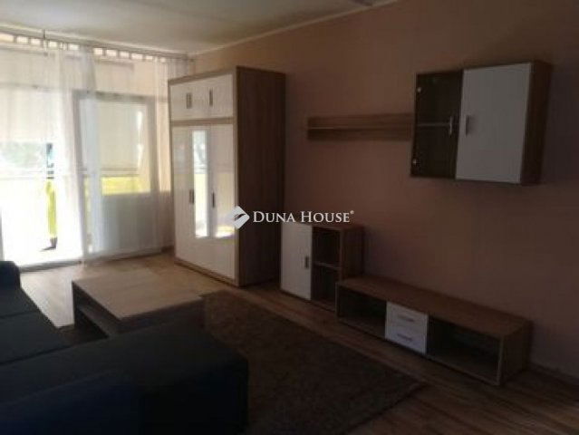 Kiadó panellakás, albérlet, Pécsett, Madách Imre utcában