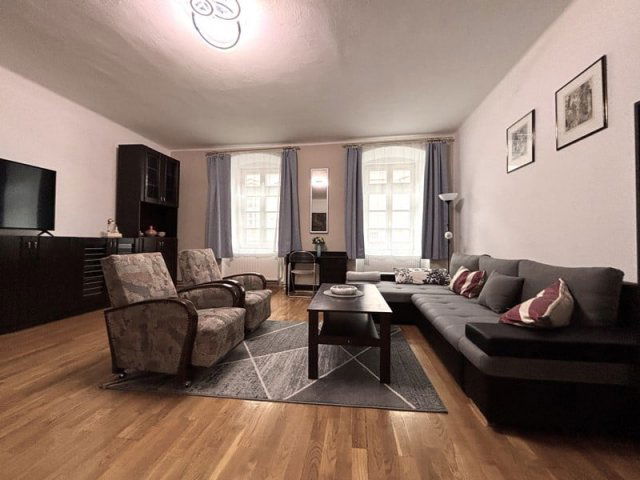 Kiadó téglalakás, albérlet, Pécsett, Ferencesek utcájában