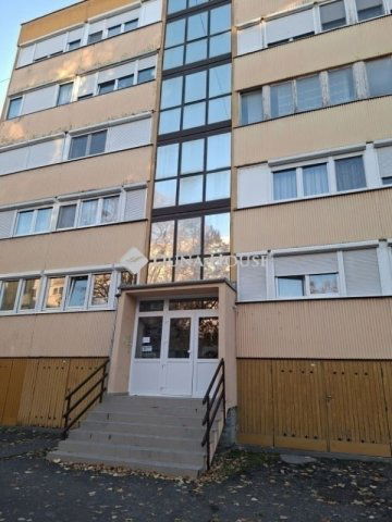 Eladó panellakás, Pécsett 39.9 M Ft, 2 szobás