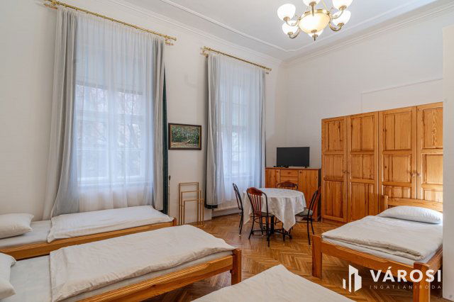 Eladó családi ház, Szegeden 489 M Ft, 10 szobás