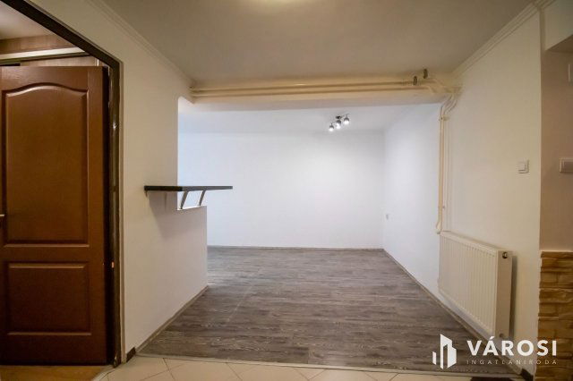 Eladó téglalakás, Székesfehérvárott 49.5 M Ft, 3 szobás