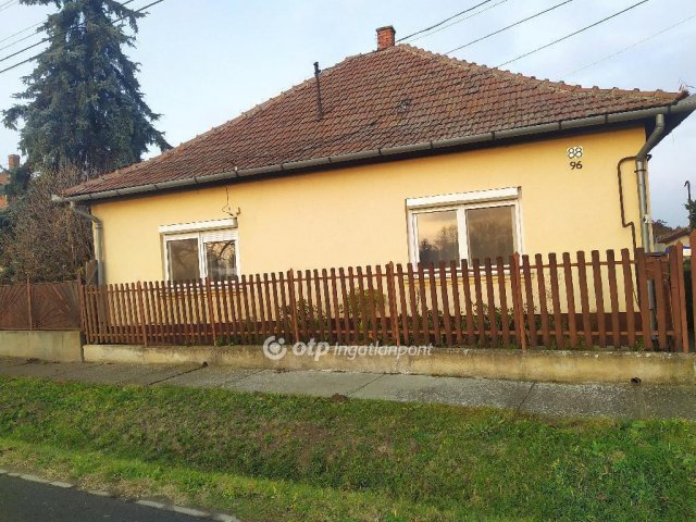 Eladó családi ház, Jászfényszarun 39 M Ft, 3 szobás