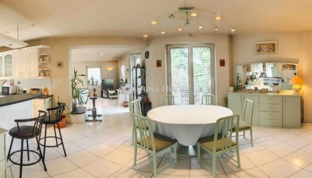 Eladó családi ház, Budapesten, XVI. kerületben 215 M Ft