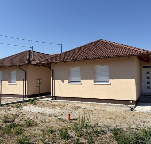 Eladó családi ház, Bugyin 96 M Ft, 3 szobás