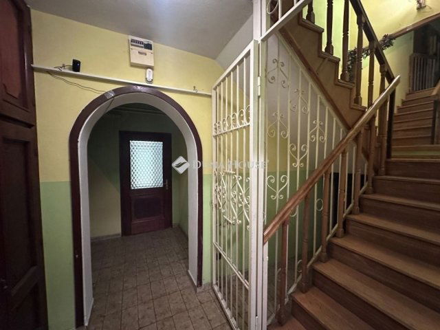 Eladó családi ház, Szegeden 199 M Ft, 7 szobás