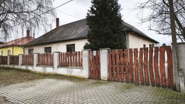 Eladó családi ház, Lőrinciben 54.9 M Ft, 6 szobás