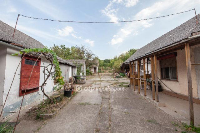 Eladó családi ház, Héhalomon 25 M Ft, 4 szobás