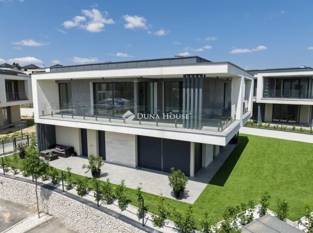 Eladó téglalakás, Törökbálinton 172.99 M Ft, 4 szobás