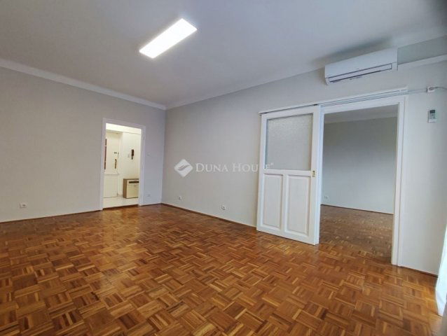 Eladó téglalakás, Pécsett 48.9 M Ft, 2 szobás