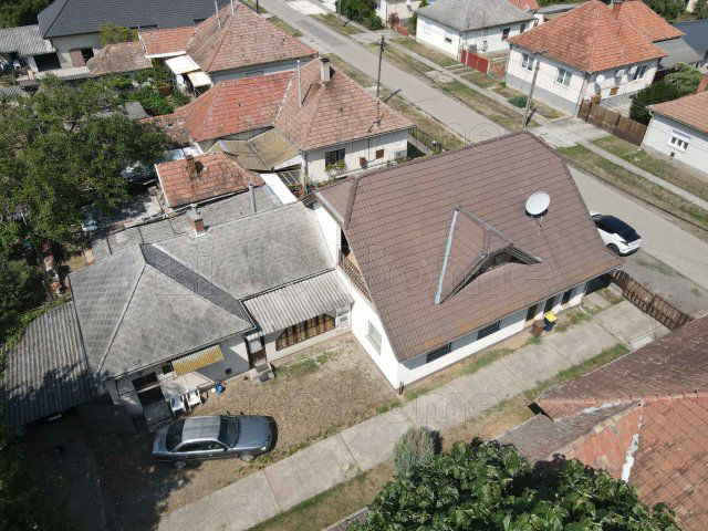 Eladó családi ház, Lőrinciben 45 M Ft, 3 szobás