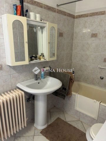 Eladó családi ház, Vácon 110 M Ft, 5 szobás