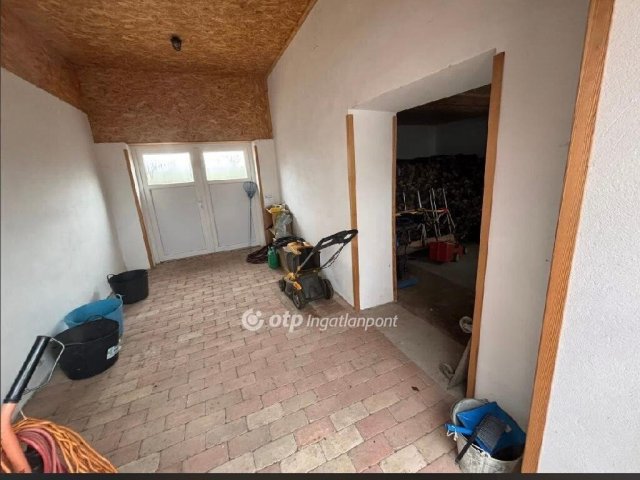 Eladó családi ház, Bezedeken 42 M Ft, 3 szobás
